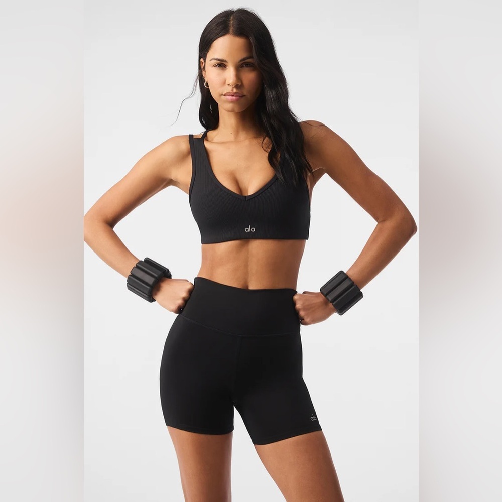 ALO YOGA | ✨NEW✨ Airlift Ribbed Jump Start V-Neck Bra in Black